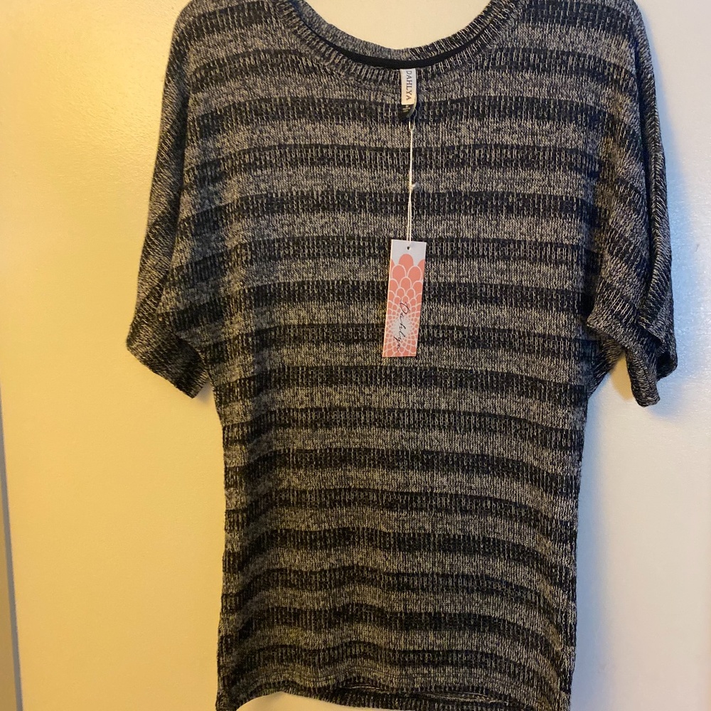 Dahlya Womens Top NWT